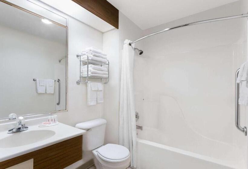 חדר סטנדרט עם מיטת קינג, Super 8 By Wyndham Antigo