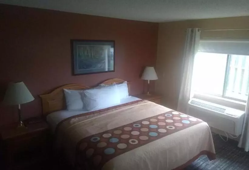 キングサイズベッドのデラックススイート, Super 8 By Wyndham Baxter/brainerd Area