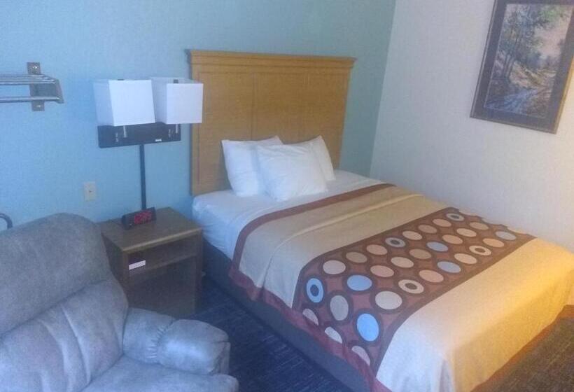 חדר סטנדרט עם מיטת קינג, Super 8 By Wyndham Baxter/brainerd Area