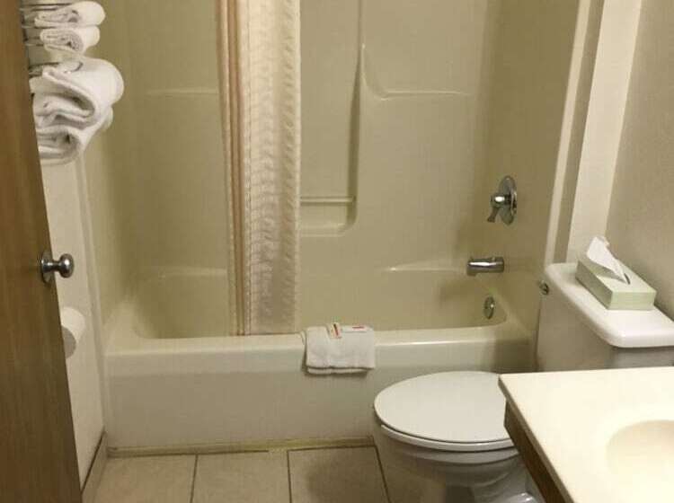 适合残疾人使用的标准间, Super 8 By Wyndham Howe