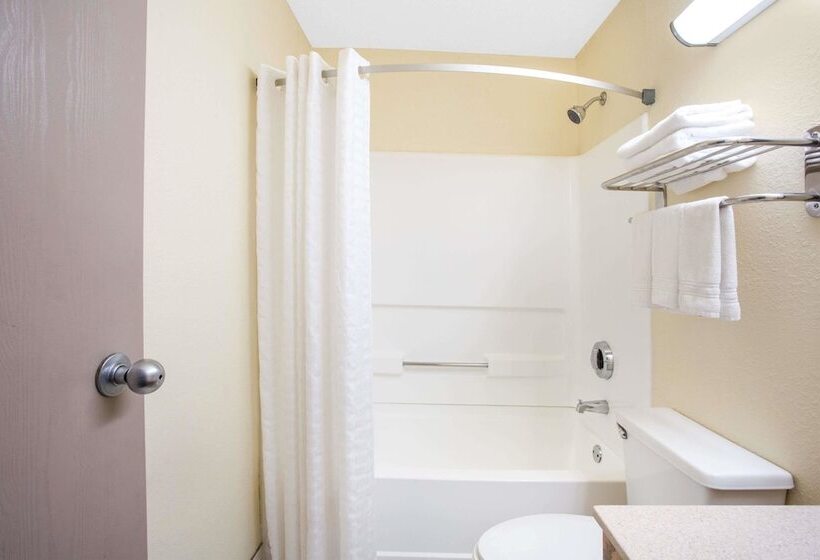 غرفه قياسيه سريرين مزدوجين, Super 8 By Wyndham Lewisburg