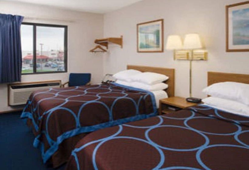 带2个双人床的标准工作室, Super 8 By Wyndham Lincoln North