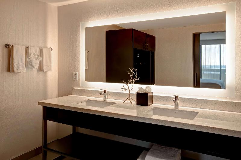 带大床的标准间, Super 8 By Wyndham Lincoln North