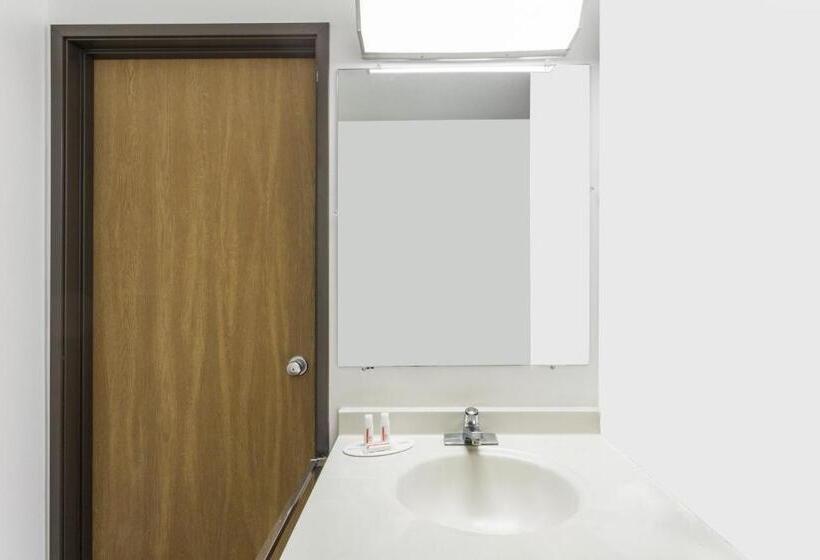 디럭스 룸, Super 8 By Wyndham Logan