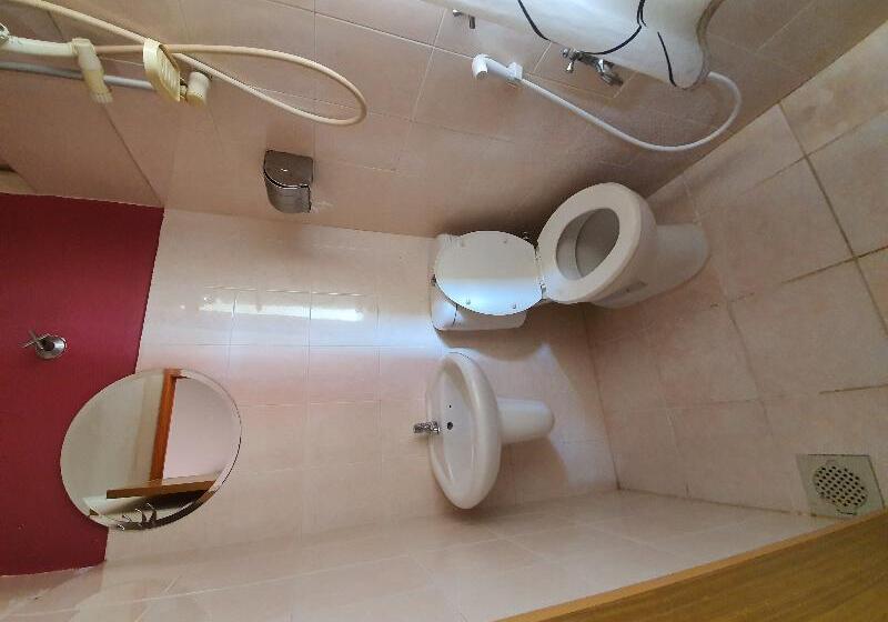 غرفة قياسية سرير كينج, Super 8 By Wyndham Tulsa