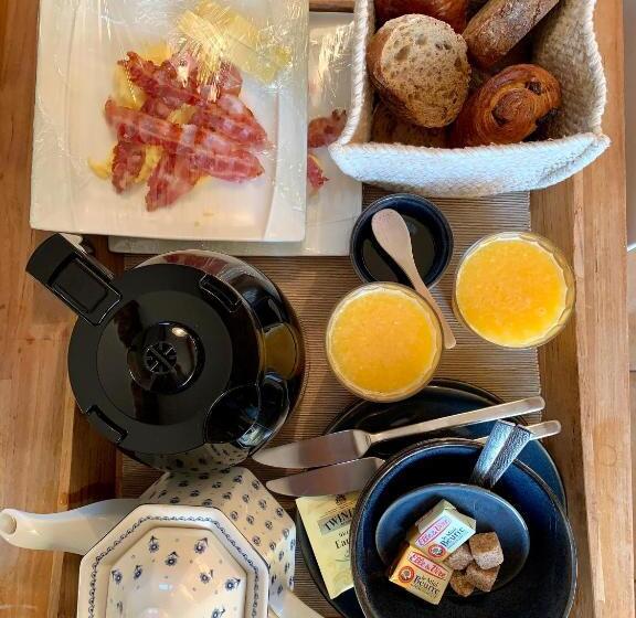 带大床的套房, La Maison Des Vendangeurs   Table D Hôtes Le Soir Du Jeudi Au Dimanche  Jacuzzi   Balnéo Spa   Acces