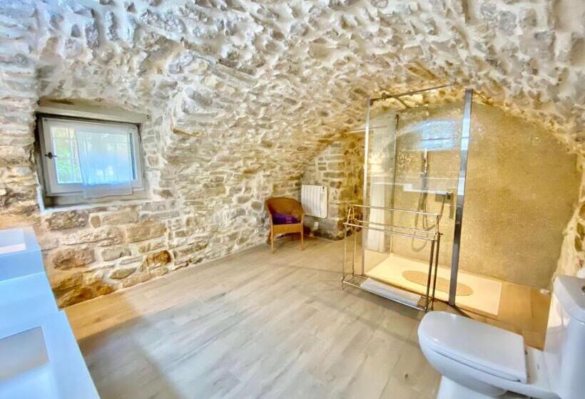 Люкс с гидромассажем, La Maison Des Vendangeurs Table D Hôtes Le Soir Du Jeudi Au Dimanche Jacuzzi Balnéo Spa Acces