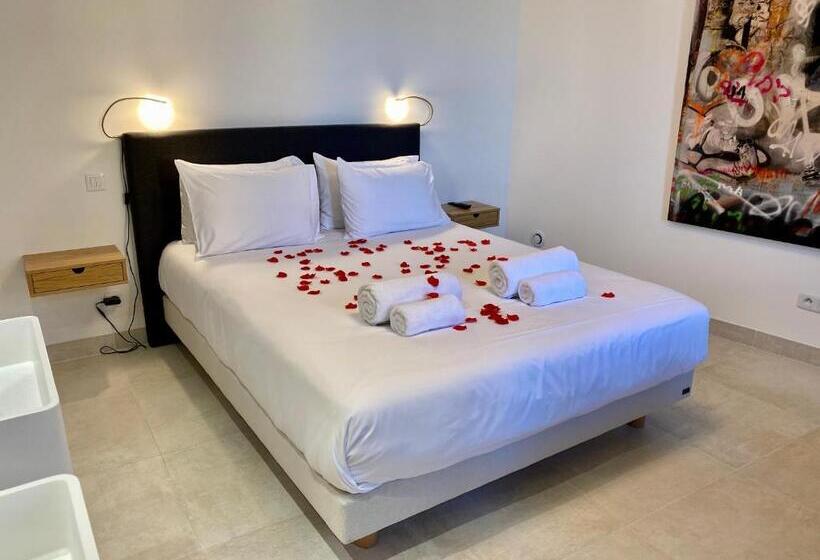 带大床的套房, La Maison Des Vendangeurs   Table D Hôtes Le Soir Du Jeudi Au Dimanche  Jacuzzi   Balnéo Spa   Acces