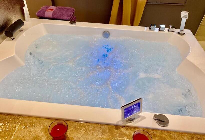 Люкс Кровать Кинг, La Maison Des Vendangeurs Table D Hôtes Le Soir Du Jeudi Au Dimanche Jacuzzi Balnéo Spa Acces