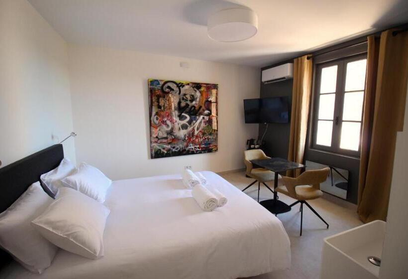 带大床的套房, La Maison Des Vendangeurs   Table D Hôtes Le Soir Du Jeudi Au Dimanche  Jacuzzi   Balnéo Spa   Acces