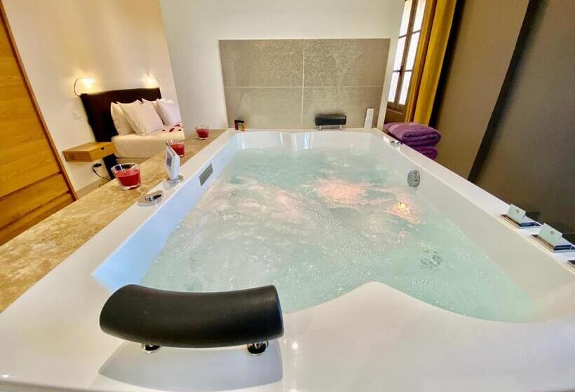 Люкс Кровать Кинг, La Maison Des Vendangeurs Table D Hôtes Le Soir Du Jeudi Au Dimanche Jacuzzi Balnéo Spa Acces