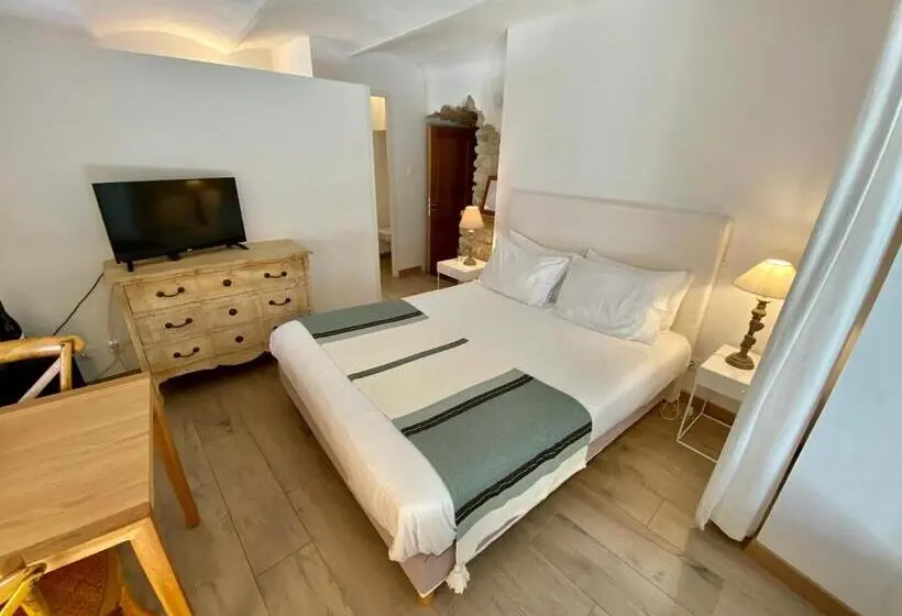 Standard-huone Puutarhanäkymä, La Maison Des Vendangeurs   Table D Hôtes Le Soir Du Jeudi Au Dimanche  Jacuzzi   Balnéo Spa   Acces
