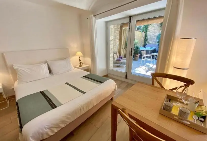 Standard-huone Puutarhanäkymä, La Maison Des Vendangeurs   Table D Hôtes Le Soir Du Jeudi Au Dimanche  Jacuzzi   Balnéo Spa   Acces