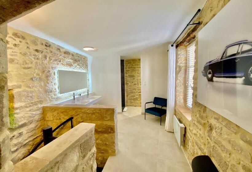 Люкс Deluxe Кровать Кинг, La Maison Des Vendangeurs Table D Hôtes Le Soir Du Jeudi Au Dimanche Jacuzzi Balnéo Spa Acces