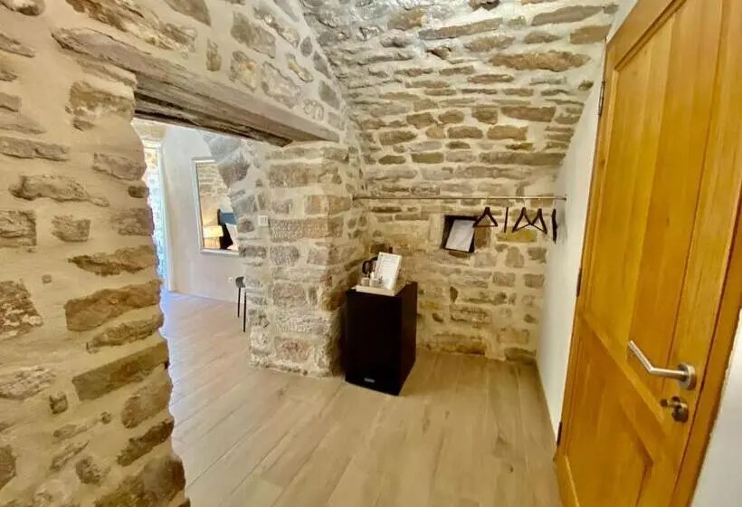 Sviitti Poreallas, La Maison Des Vendangeurs   Table D Hôtes Le Soir Du Jeudi Au Dimanche  Jacuzzi   Balnéo Spa   Acces