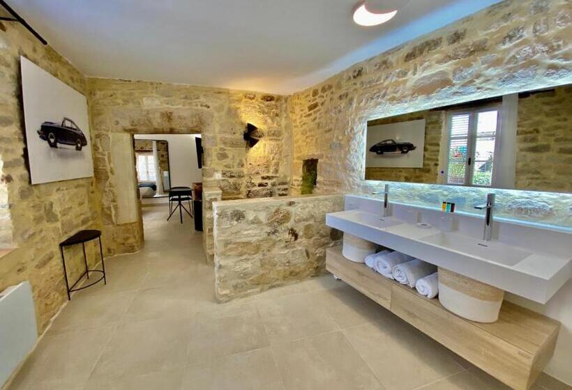 Люкс Deluxe Кровать Кинг, La Maison Des Vendangeurs Table D Hôtes Le Soir Du Jeudi Au Dimanche Jacuzzi Balnéo Spa Acces