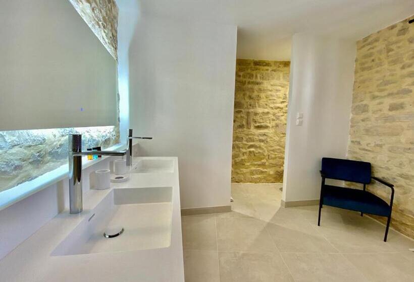 Люкс Deluxe Кровать Кинг, La Maison Des Vendangeurs Table D Hôtes Le Soir Du Jeudi Au Dimanche Jacuzzi Balnéo Spa Acces