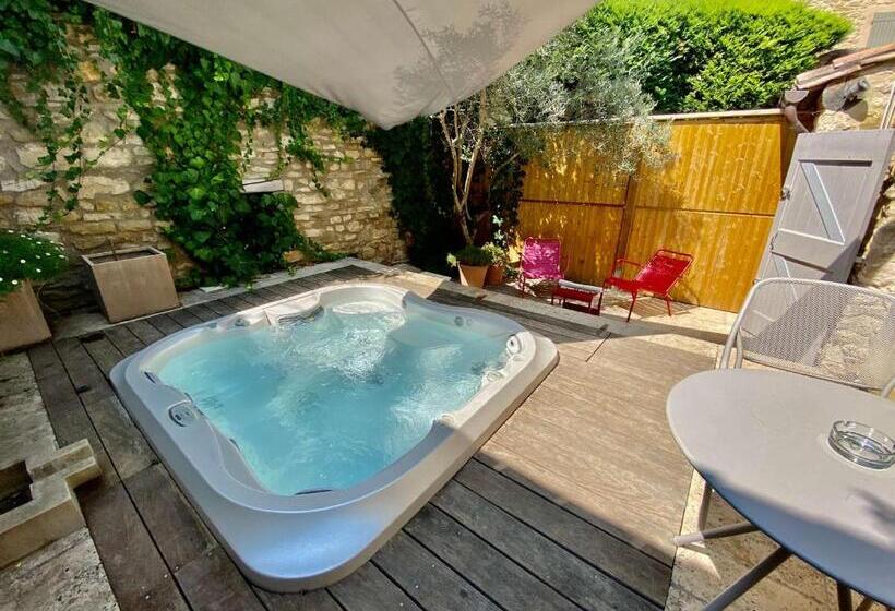 Люкс с гидромассажем, La Maison Des Vendangeurs Table D Hôtes Le Soir Du Jeudi Au Dimanche Jacuzzi Balnéo Spa Acces
