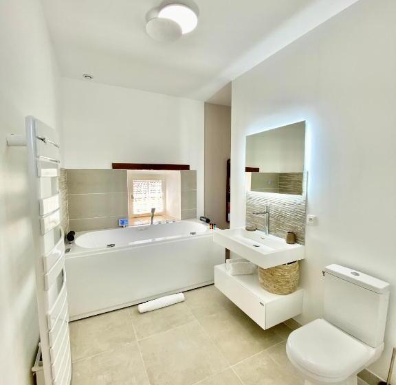 Стандартный Номер Кровать Кинг, La Maison Des Vendangeurs Table D Hôtes Le Soir Du Jeudi Au Dimanche Jacuzzi Balnéo Spa Acces