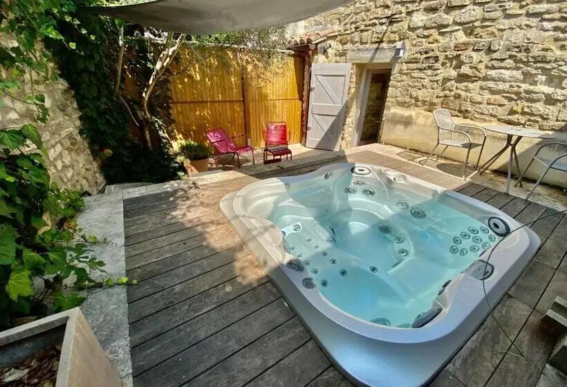 Sviitti Poreallas, La Maison Des Vendangeurs   Table D Hôtes Le Soir Du Jeudi Au Dimanche  Jacuzzi   Balnéo Spa   Acces