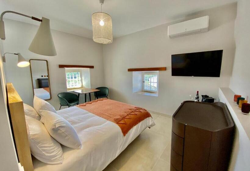 带大床的标准间, La Maison Des Vendangeurs   Table D Hôtes Le Soir Du Jeudi Au Dimanche  Jacuzzi   Balnéo Spa   Acces