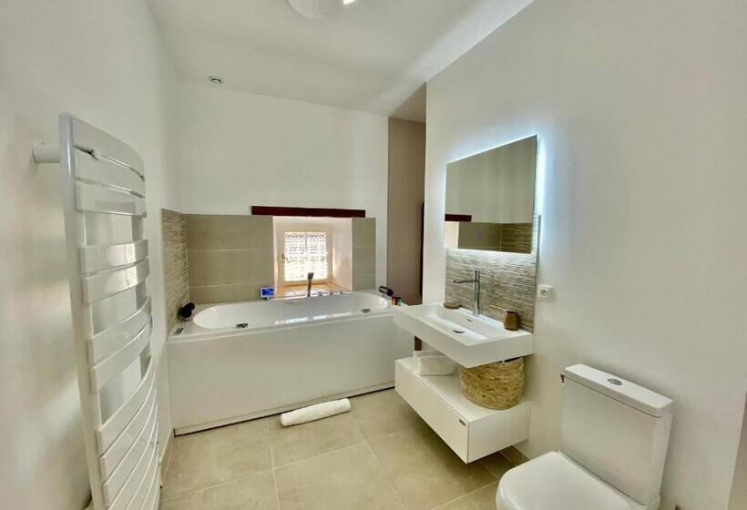 Стандартный Номер Кровать Кинг, La Maison Des Vendangeurs Table D Hôtes Le Soir Du Jeudi Au Dimanche Jacuzzi Balnéo Spa Acces