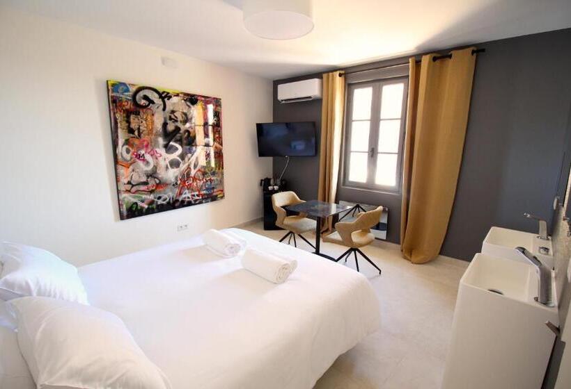 带大床的套房, La Maison Des Vendangeurs   Table D Hôtes Le Soir Du Jeudi Au Dimanche  Jacuzzi   Balnéo Spa   Acces