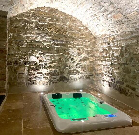 디럭스 스위트 킹 침대, La Maison Des Vendangeurs   Table D Hôtes Le Soir Du Jeudi Au Dimanche  Jacuzzi   Balnéo Spa   Acces