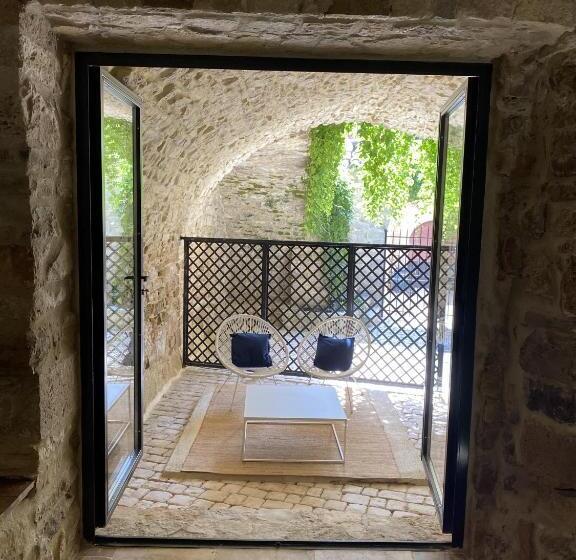 Люкс Deluxe Кровать Кинг, La Maison Des Vendangeurs Table D Hôtes Le Soir Du Jeudi Au Dimanche Jacuzzi Balnéo Spa Acces