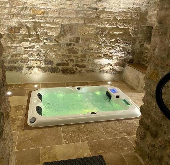 디럭스 스위트 킹 침대, La Maison Des Vendangeurs   Table D Hôtes Le Soir Du Jeudi Au Dimanche  Jacuzzi   Balnéo Spa   Acces