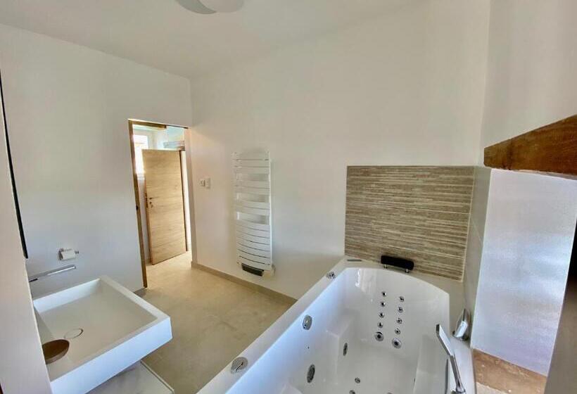 Стандартный Номер Кровать Кинг, La Maison Des Vendangeurs Table D Hôtes Le Soir Du Jeudi Au Dimanche Jacuzzi Balnéo Spa Acces