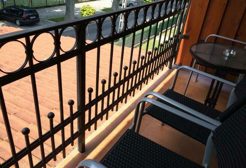 带阳台标准四人间, Balaton Colors Beach