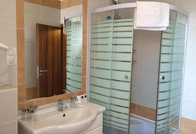 带阳台标准四人间, Balaton Colors Beach