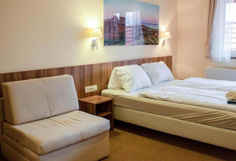 标准三人间, Balaton Colors Beach