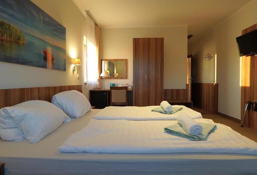 带阳台的三人标准间, Balaton Colors Beach