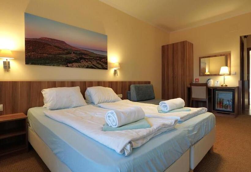 标准三人间, Balaton Colors Beach