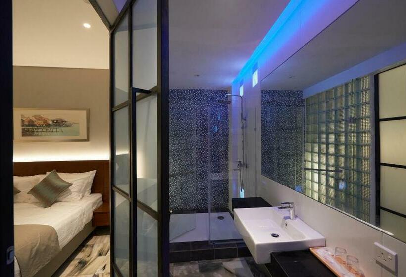 سوئیت کلاسیک, Macalister Terraces