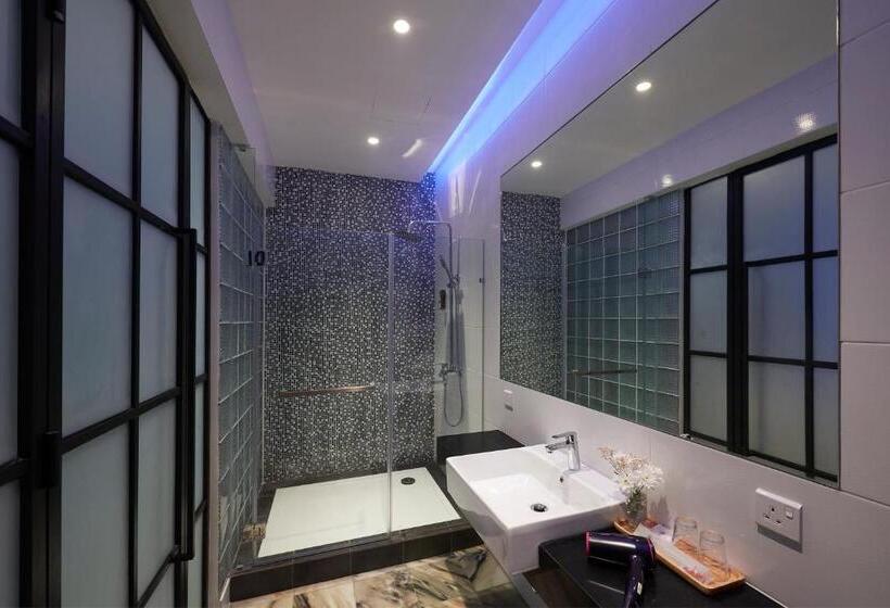 سوییت, Macalister Terraces