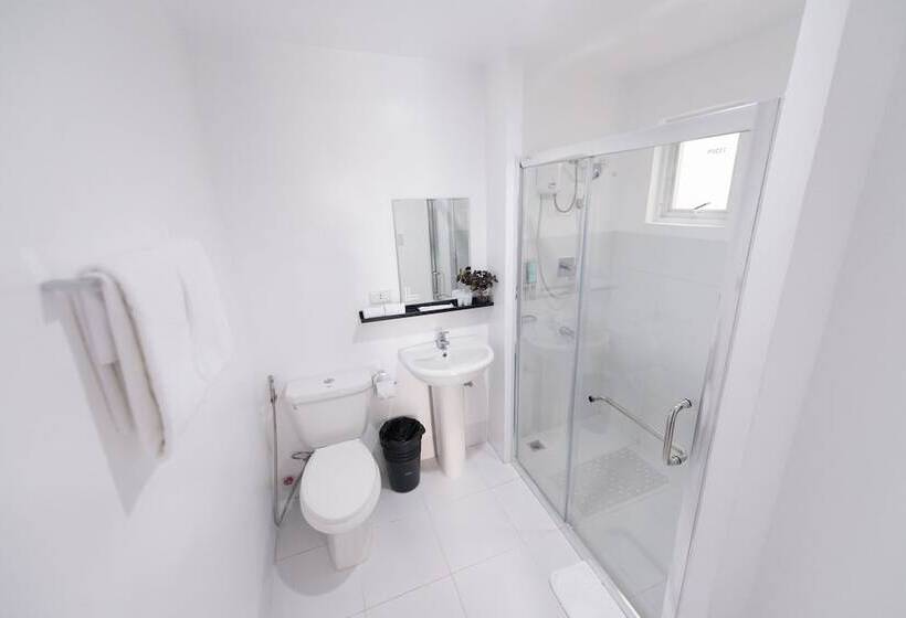 Deluxe Room, Bumble V Subic