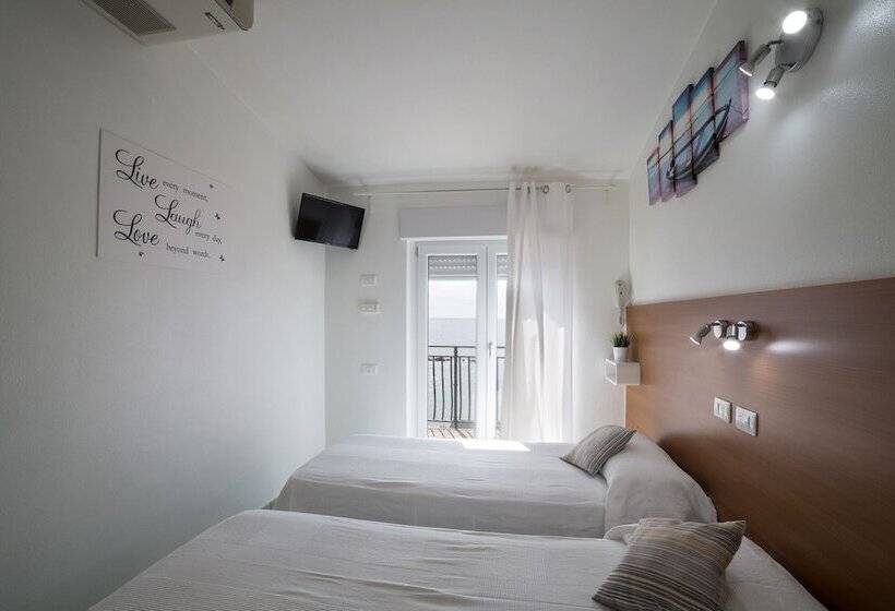 Четырехместный Номер Стандарт Вид на Море, Albergo Margherita