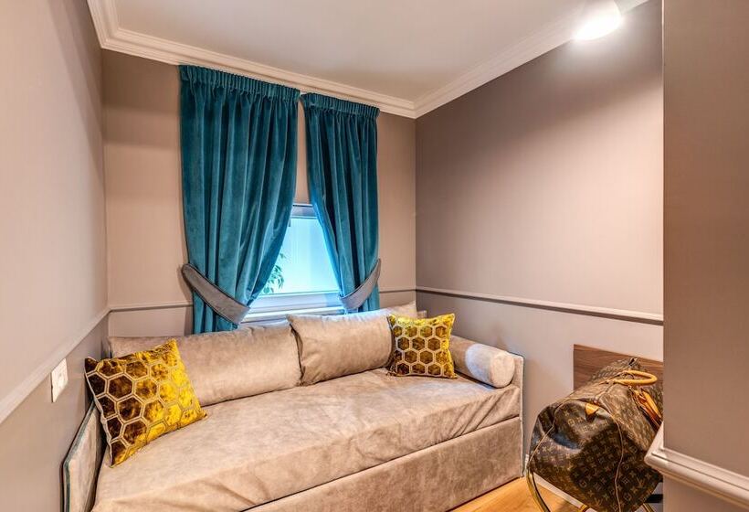 Habitación Triple Deluxe, Tree Charme Parliament Boutique