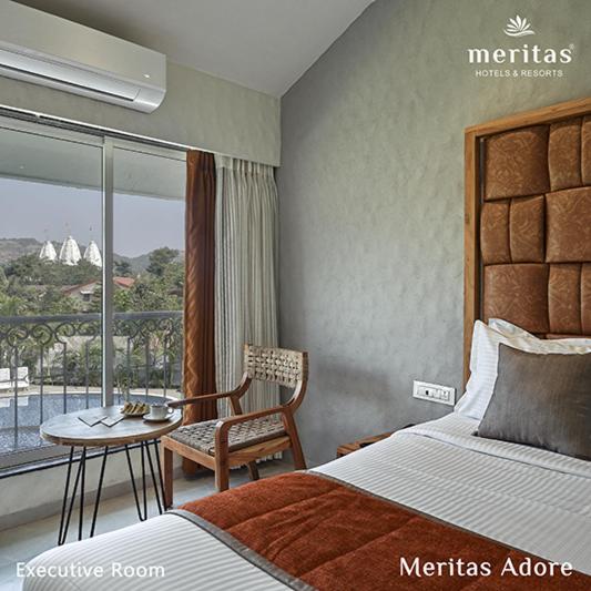 غرفة إدارية مطلة على حمام السباحة, Meritas Adore Resort