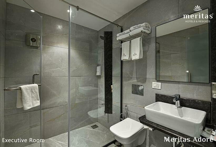 غرفة إدارية مطلة على حمام السباحة, Meritas Adore Resort