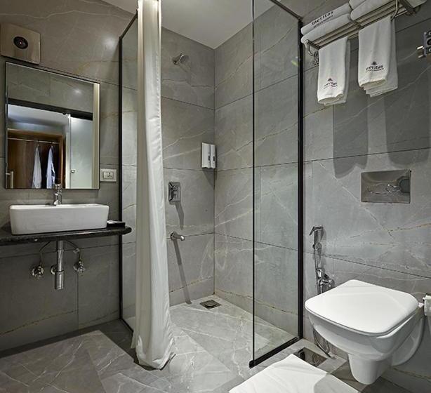 غرفة إدارية مطلة على حمام السباحة, Meritas Adore Resort