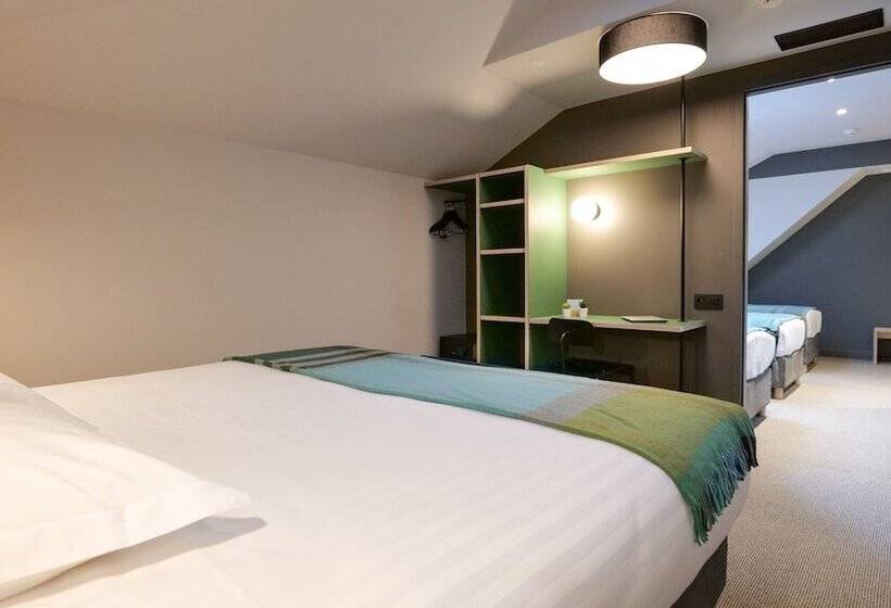 חדר משפחתי נוף להרים, Plan B Hotel   Living Chamonix