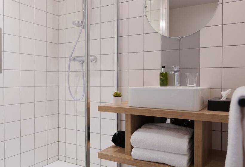 חדר משפחתי נוף להרים, Plan B Hotel   Living Chamonix