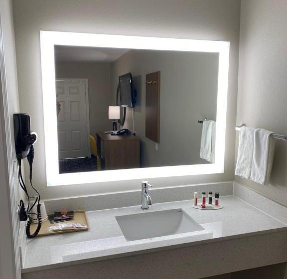 اتاق استاندارد با 2 تخت دوبل, Days Inn By Wyndham Lake Charles