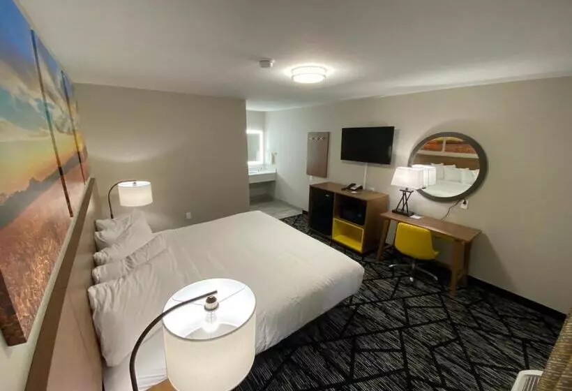 اتاق استاندارد با تخت بزرگ, Days Inn By Wyndham Lake Charles