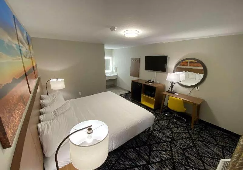 اتاق استاندارد با تخت بزرگ, Days Inn By Wyndham Lake Charles