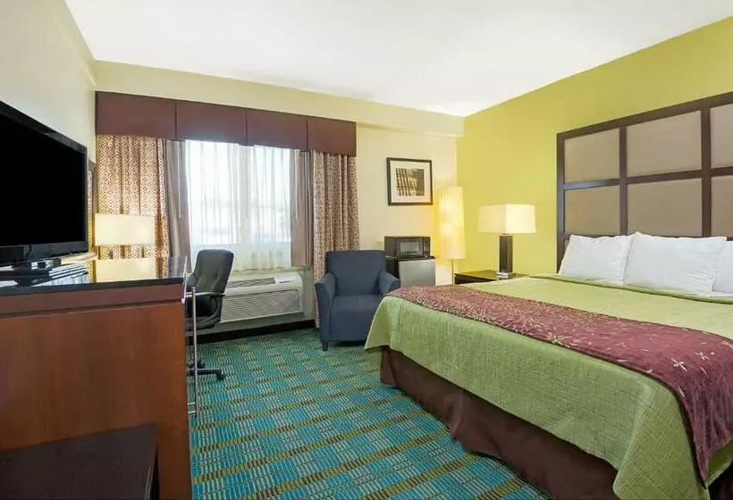 キングサイズベッドのスタンダードルーム, Days Inn By Wyndham Southington